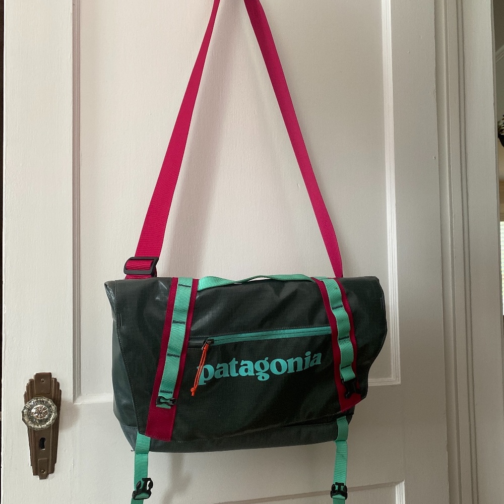 BLACK HOLE MINI MESSENGER 12L